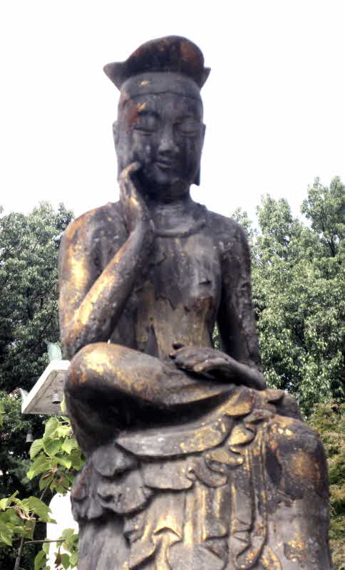 23 eine alte BuddhaStatue, auch eine Version des MIreuk.jpg