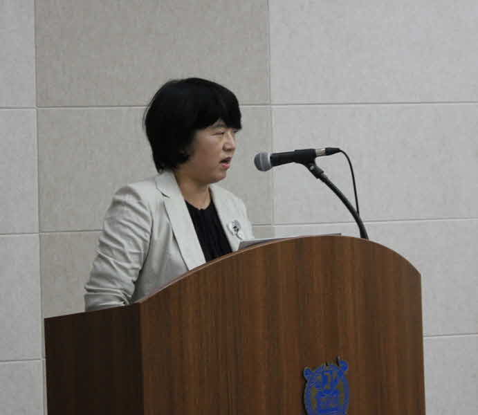 007 Frau Prof. Dr. ChOI, Yun Young beim Grußwort.JPG